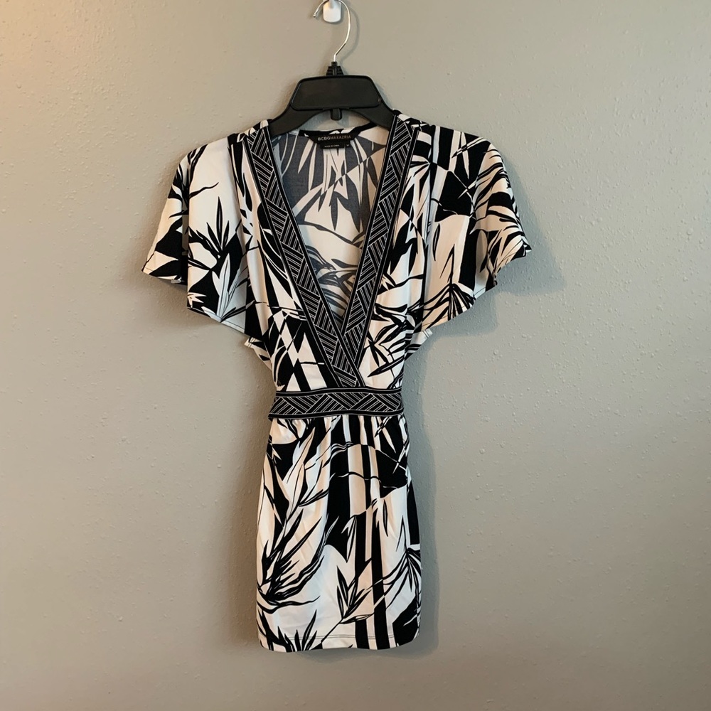BCBG Black and White Top with Tie Waist Size M